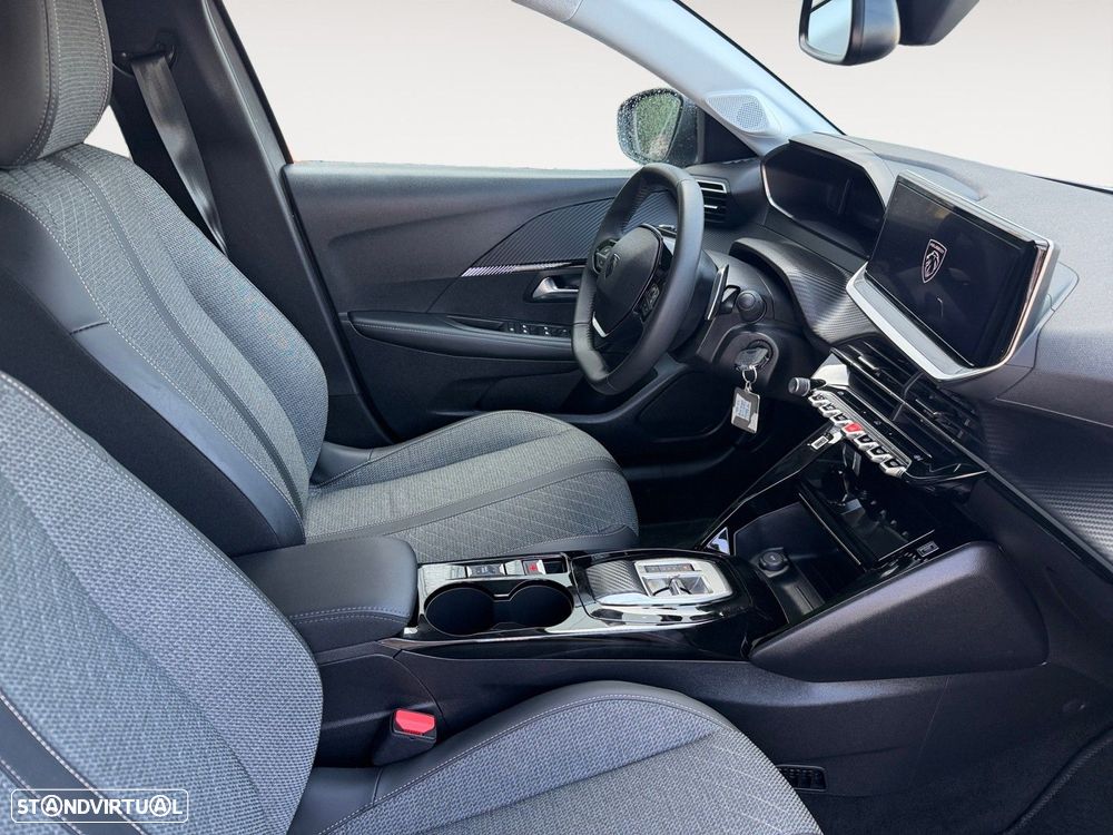 Peugeot 208 - 15
