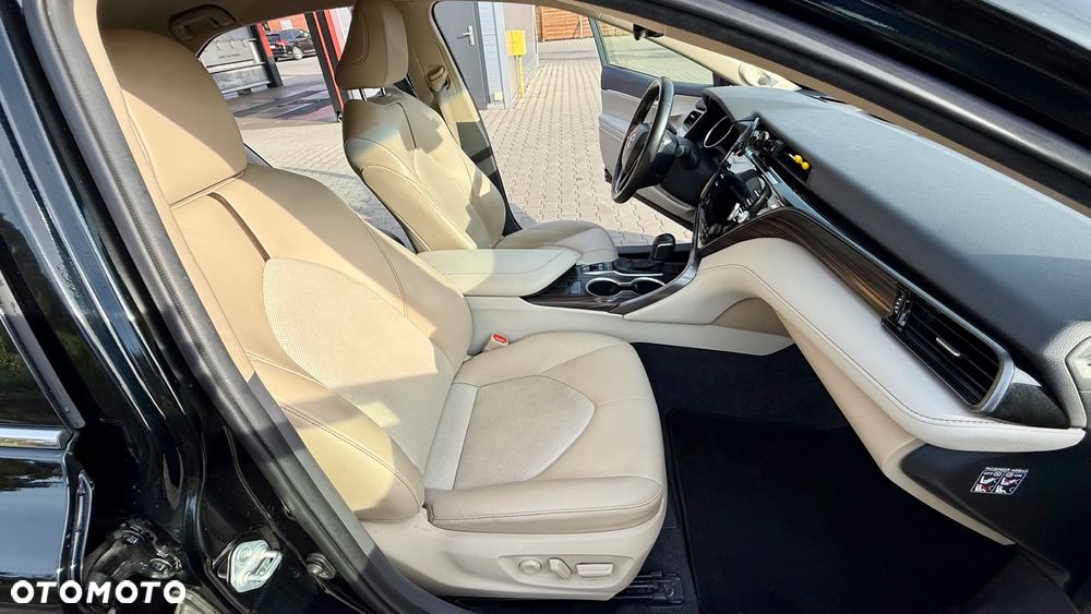 Toyota Camry 2.5 Hybrid Executive CVT - 11