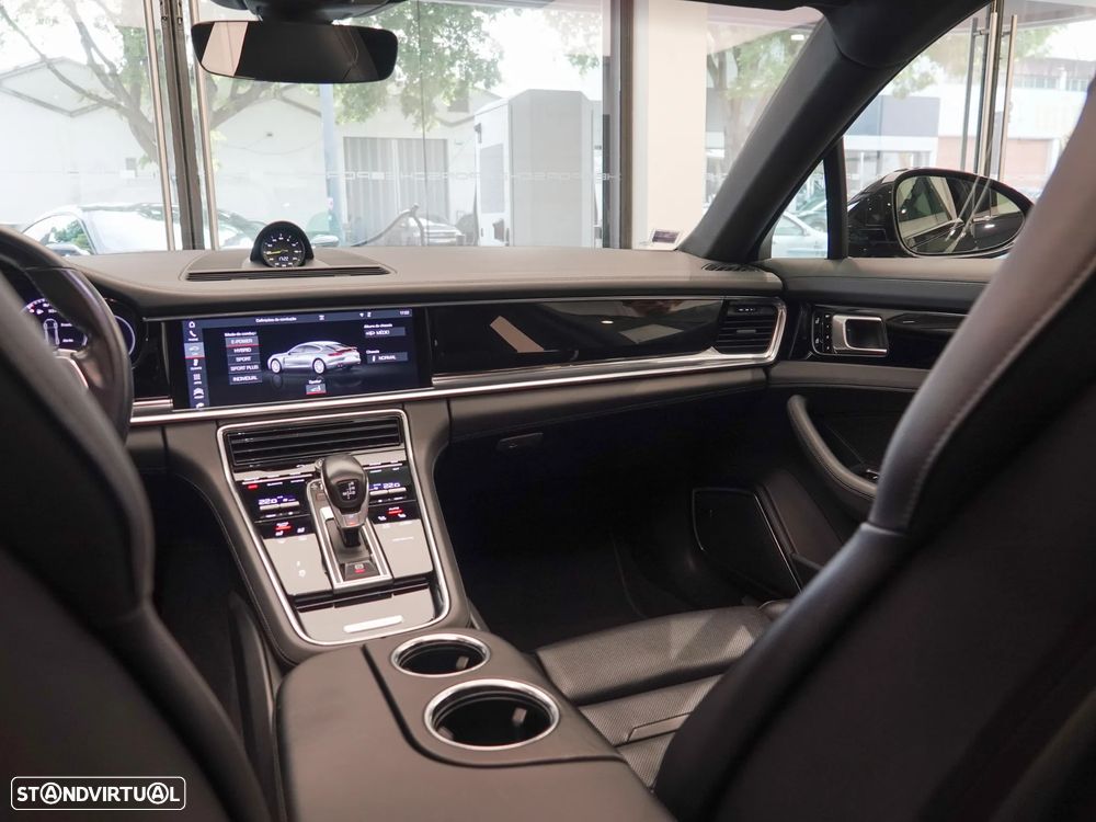 Porsche Panamera 4 E-Hybrid - 38