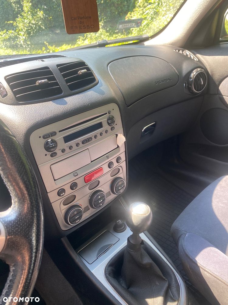 Alfa Romeo 147 1.9 JTDM 8V - 6