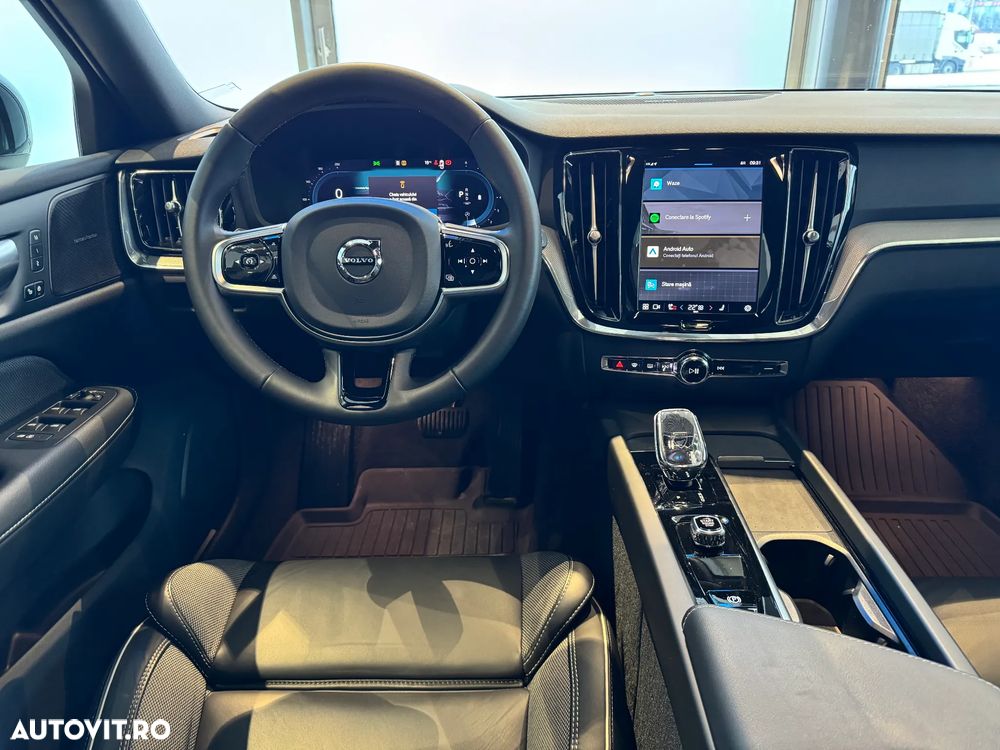 Volvo V60 B4 MHEV AT Plus Dark - 12