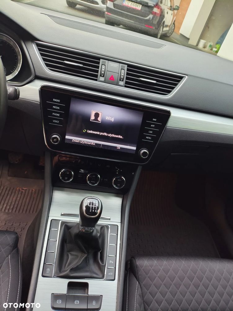 Skoda Superb 2.0 TDI SCR Ambition - 10
