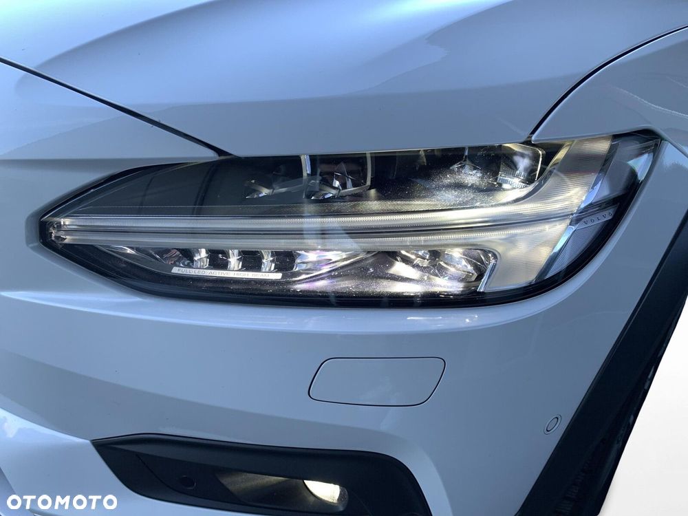 Volvo V90 Cross Country - 33