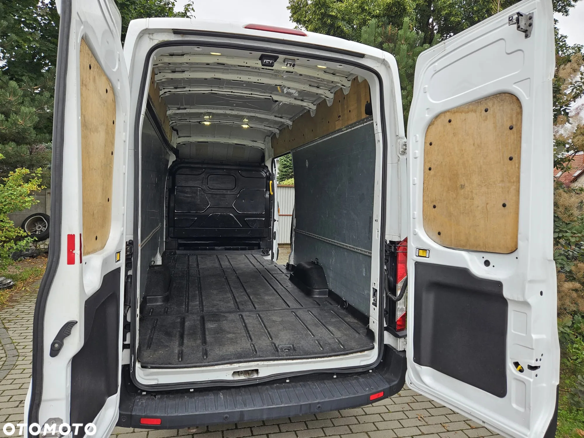 Ford Transit - 12