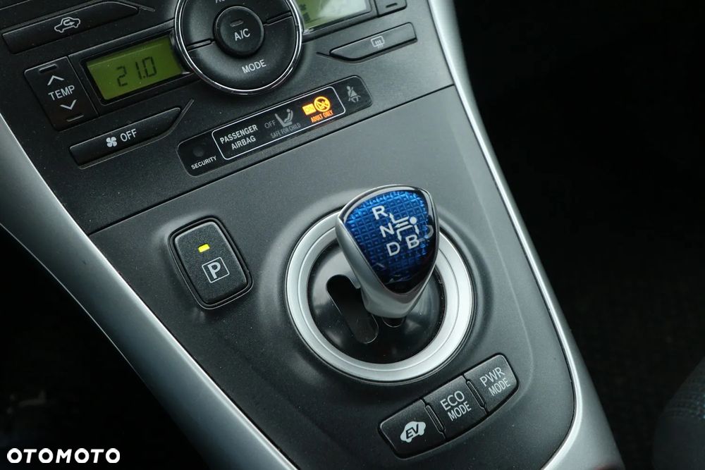 Toyota Auris 1.8 HSD Luna - 17