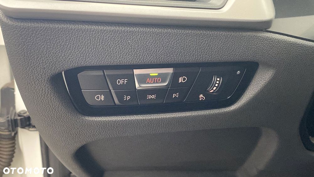 BMW Seria 3 318i Advantage - 24