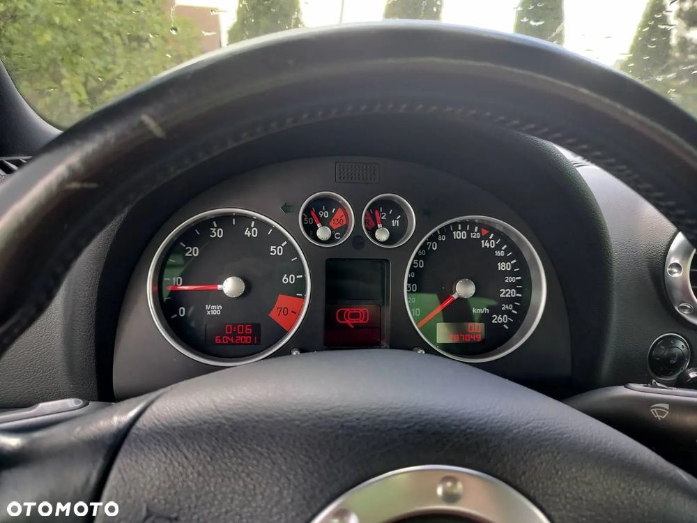 Audi TT Coupé 1.8T Quattro - 25