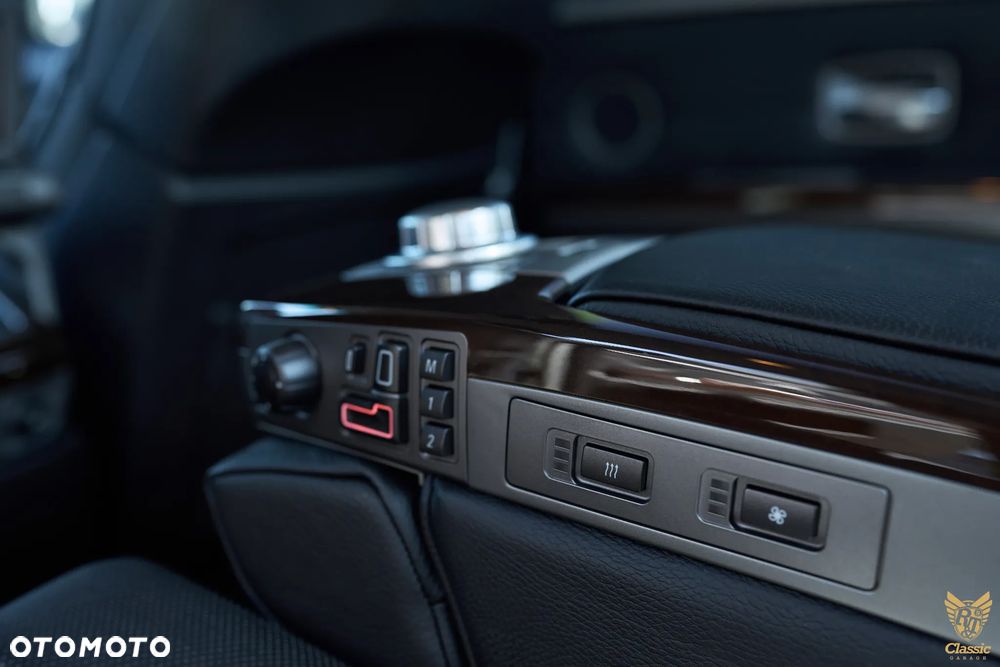 BMW Seria 7 750i L - 33