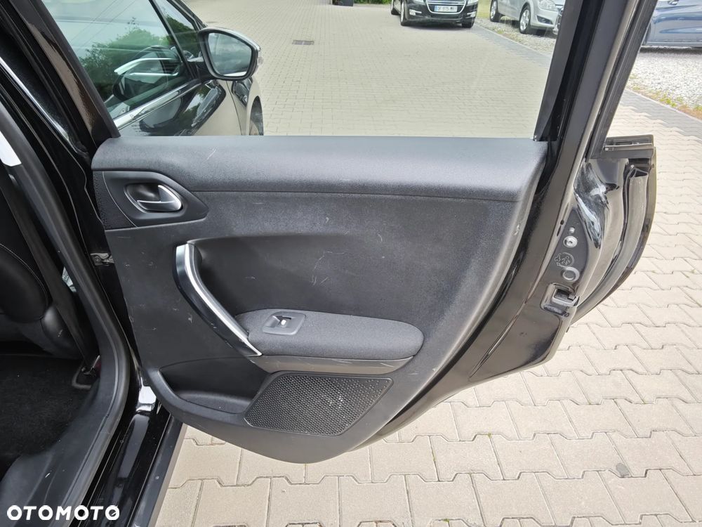 Peugeot 2008 BlueHDi FAP 120 STOP & START Allure - 21