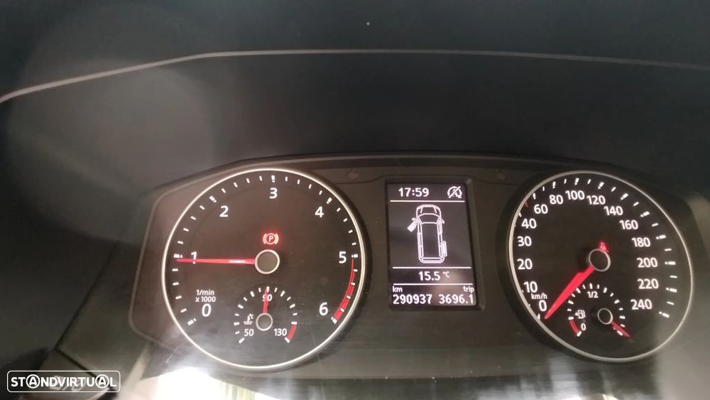 VW Caravelle 2.0 TDi Confortline 9L - 12