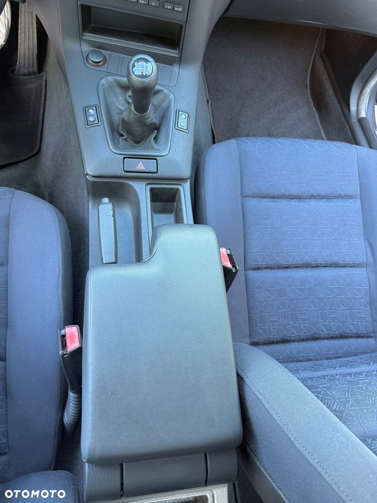 BMW Seria 3 316i - 26