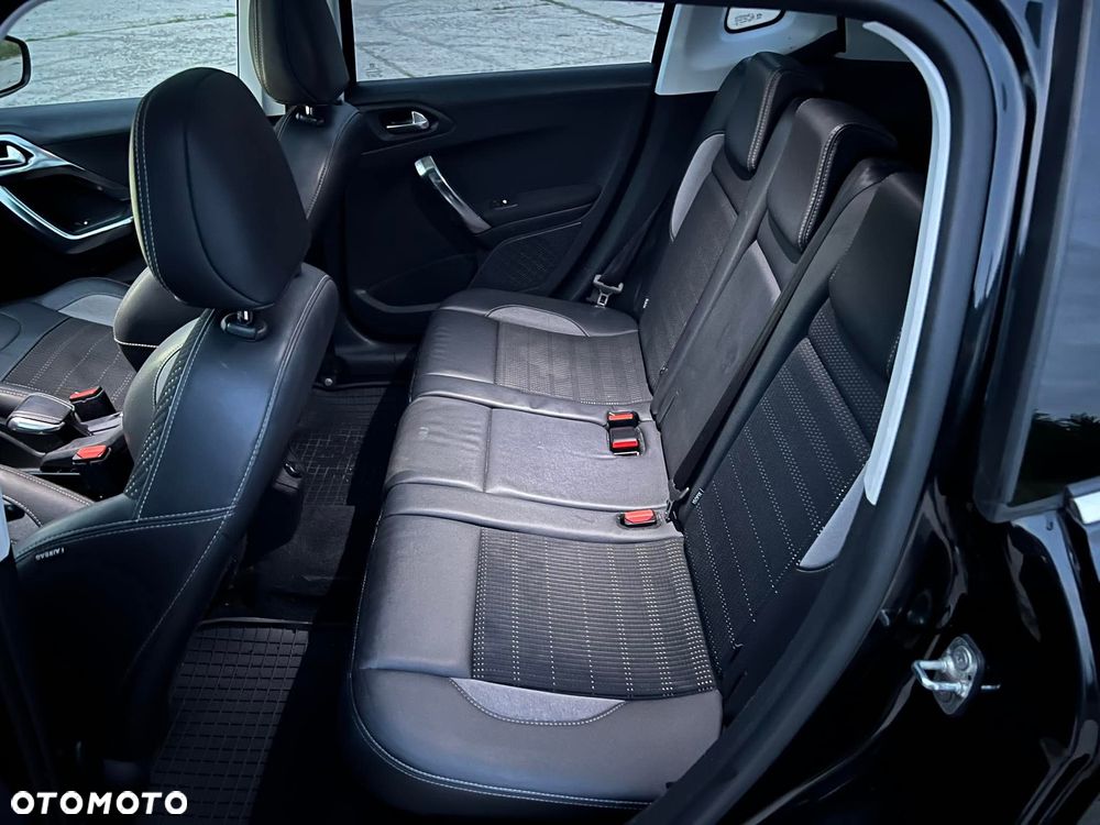 Peugeot 2008 PureTech 82 Allure - 17