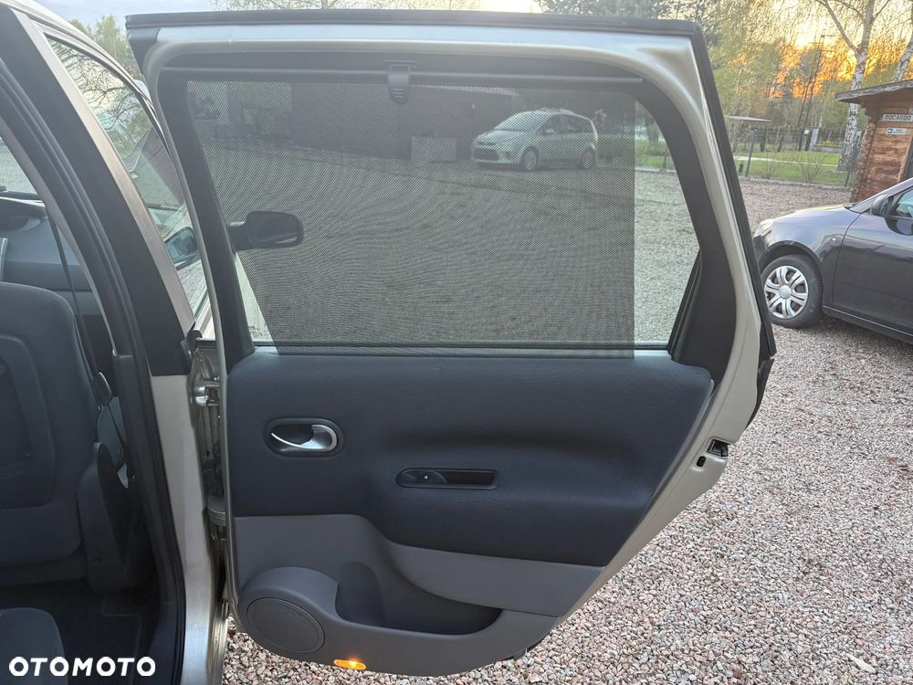 Renault Scenic 1.6 16V Expression - 11
