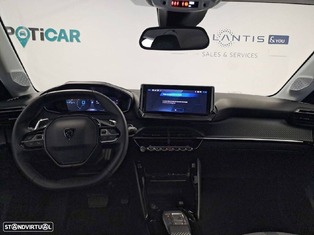Peugeot 208 - 8