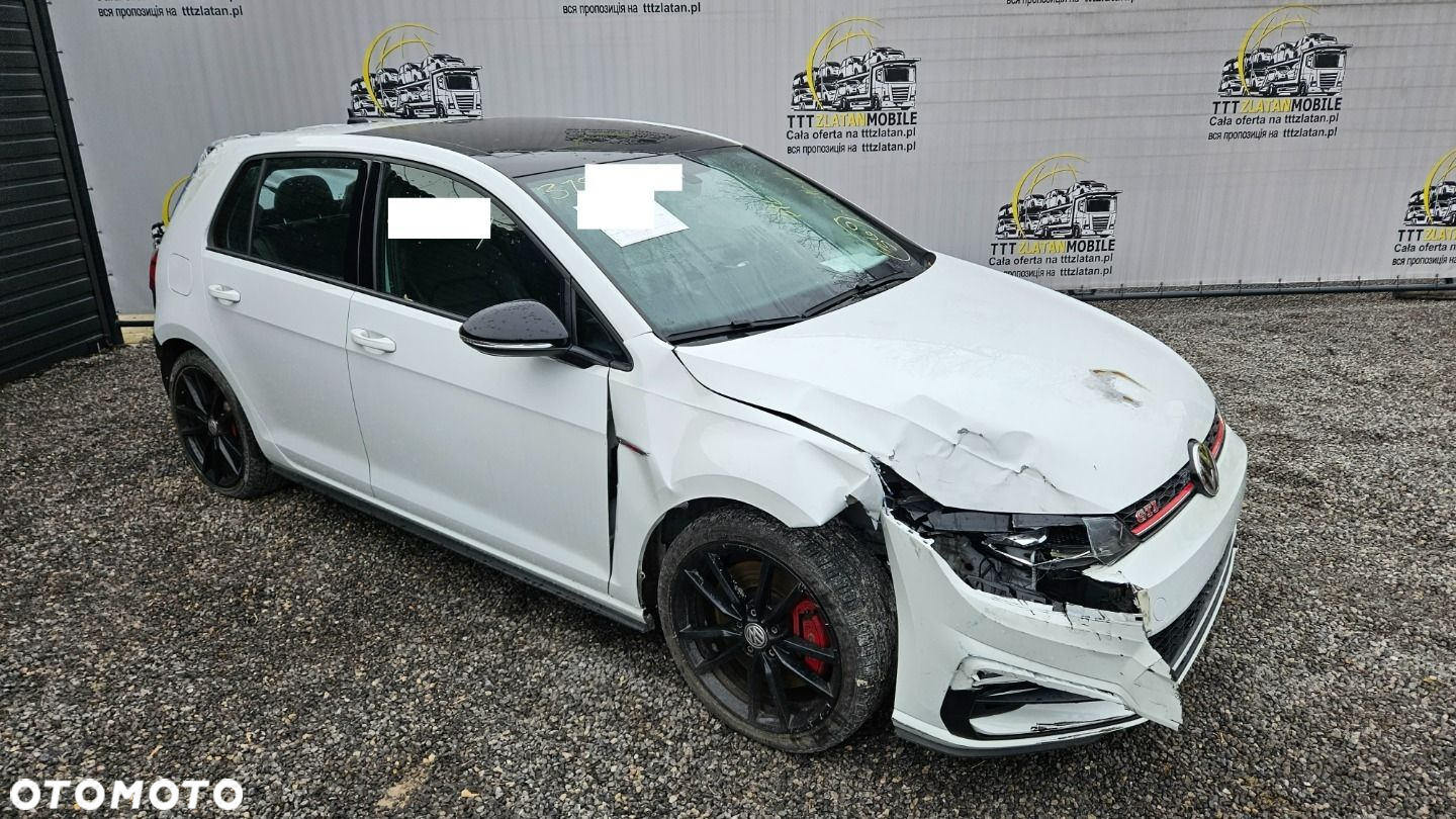 Volkswagen Golf - 6