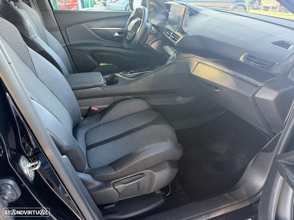 Peugeot 5008 1.2 PureTech Allure Pack EAT8 - 22
