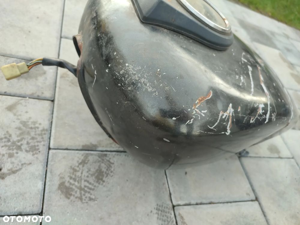 Bak, zbiornik paliwa, licznik Suzuki Savaga - 2