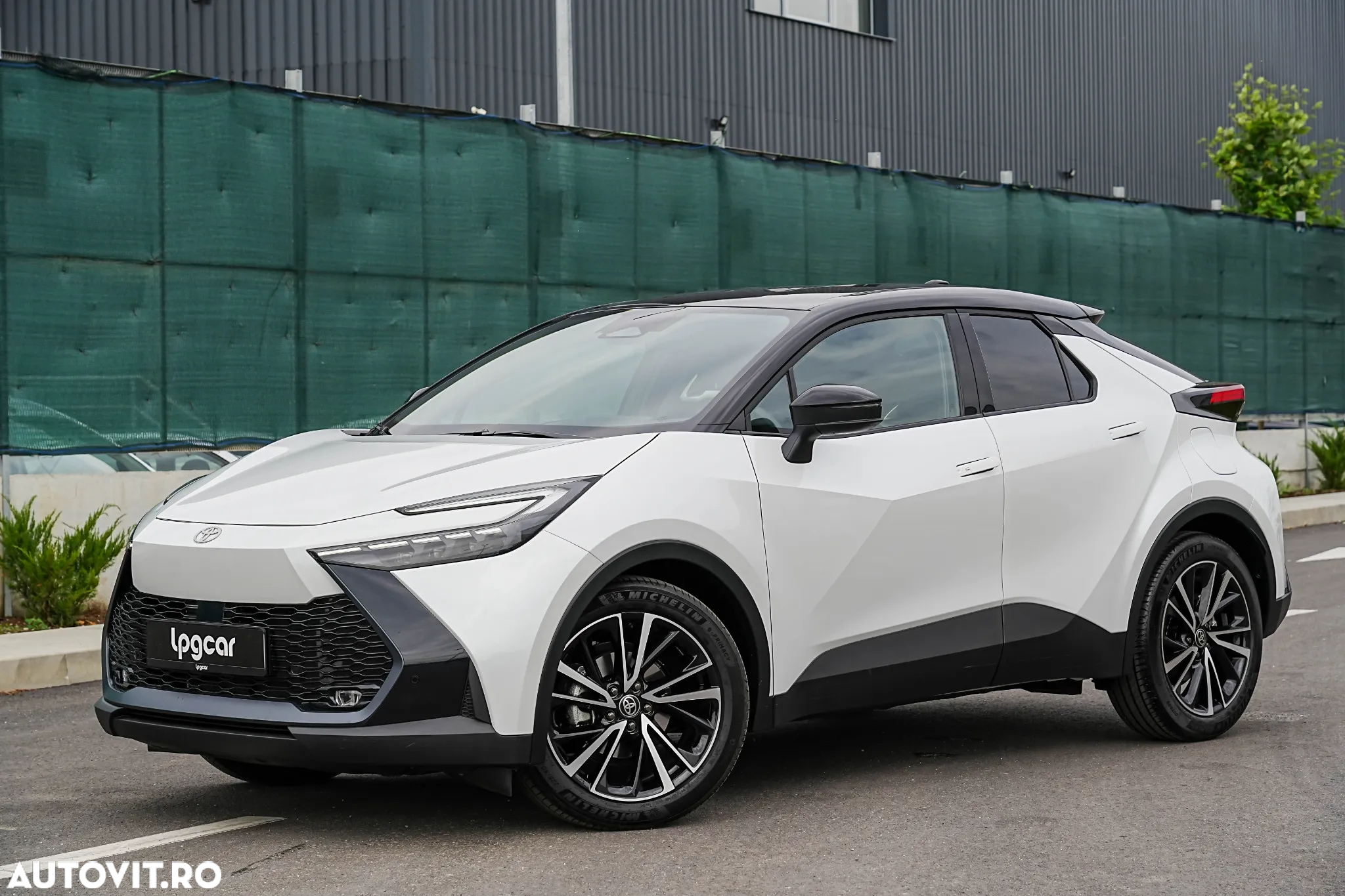 Toyota C-HR 1.8 HSD 122 CP 4x2 CVT C-lassy bi-tone - 2