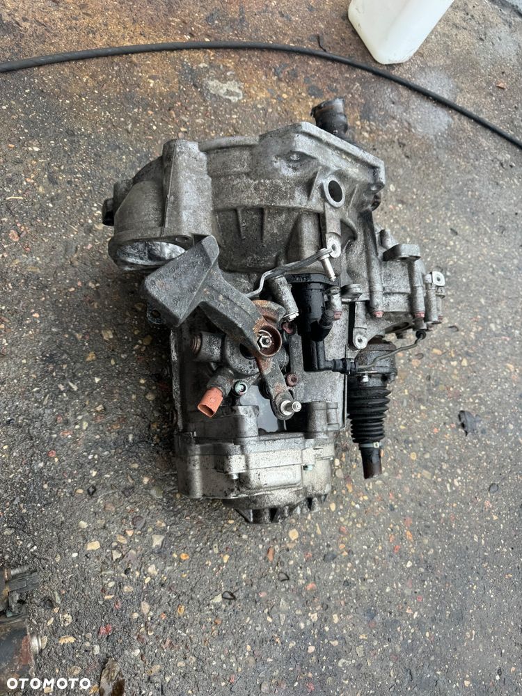 Skrzynia biegów vw Audi a3 8p 2.0 fsi AXw - 3