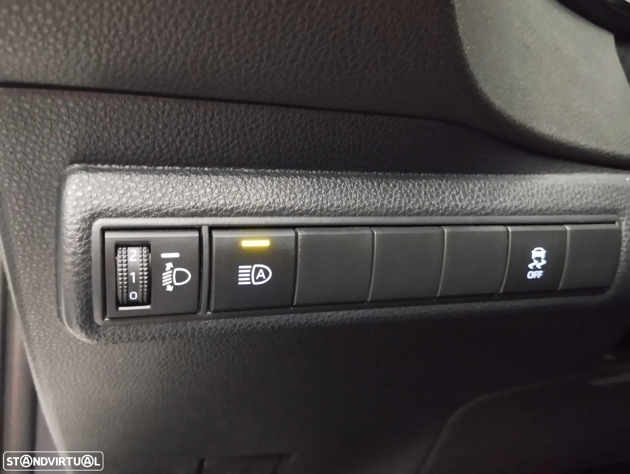 Toyota Corolla 1.8 Hybrid Comfort - 17
