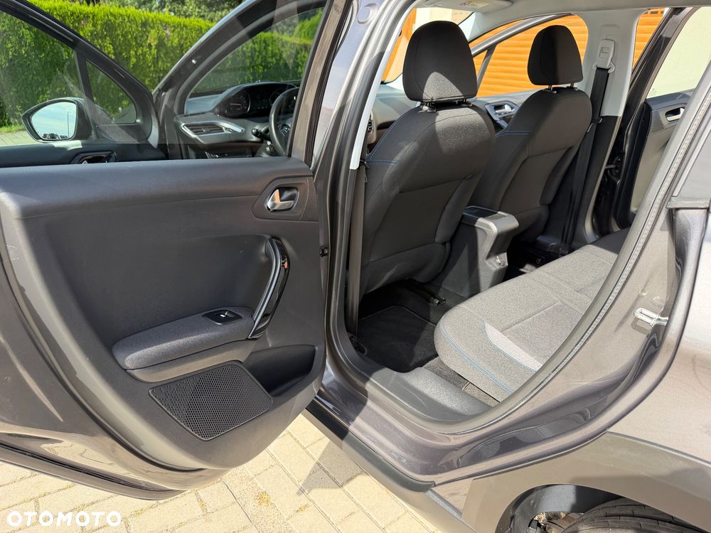 Peugeot 2008 BlueHDi 100 STOP & START Signature - 25
