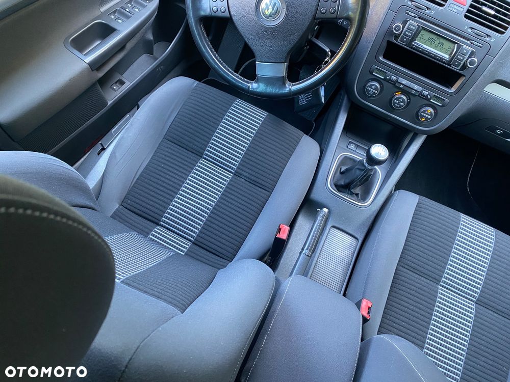 Volkswagen Golf - 25