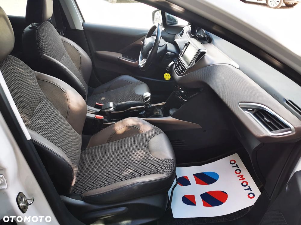 Peugeot 2008 e-HDi FAP 115 STOP & START Allure - 21