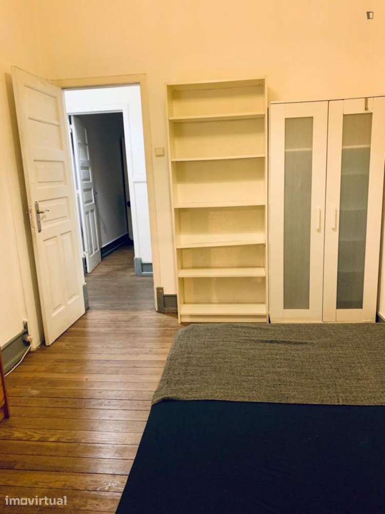 Quarto - localizado em Alameda Lisbon - Grande imagem: 2/10
