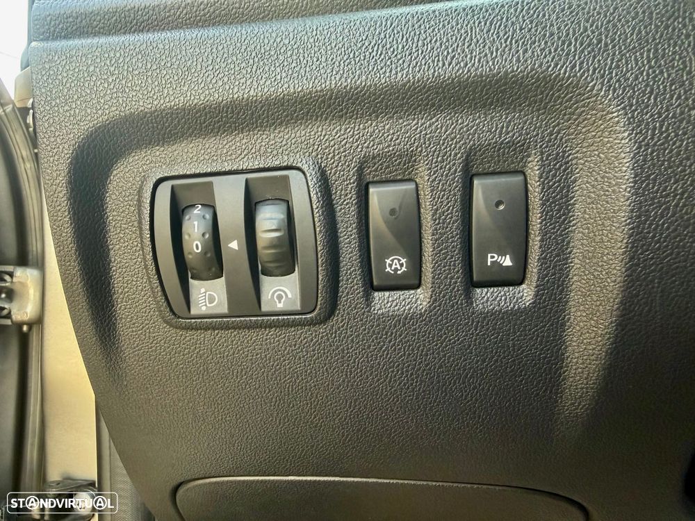 Renault Captur 1.2 TCe Exclusive EDC - 23