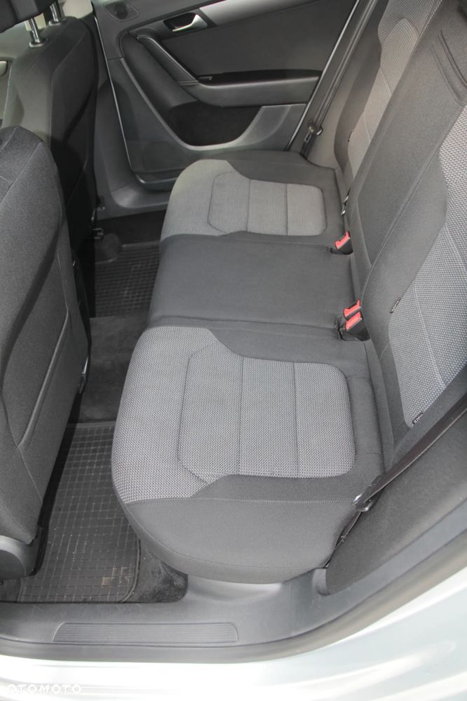 Volkswagen Passat 2.0 TDI Comfortline - 19