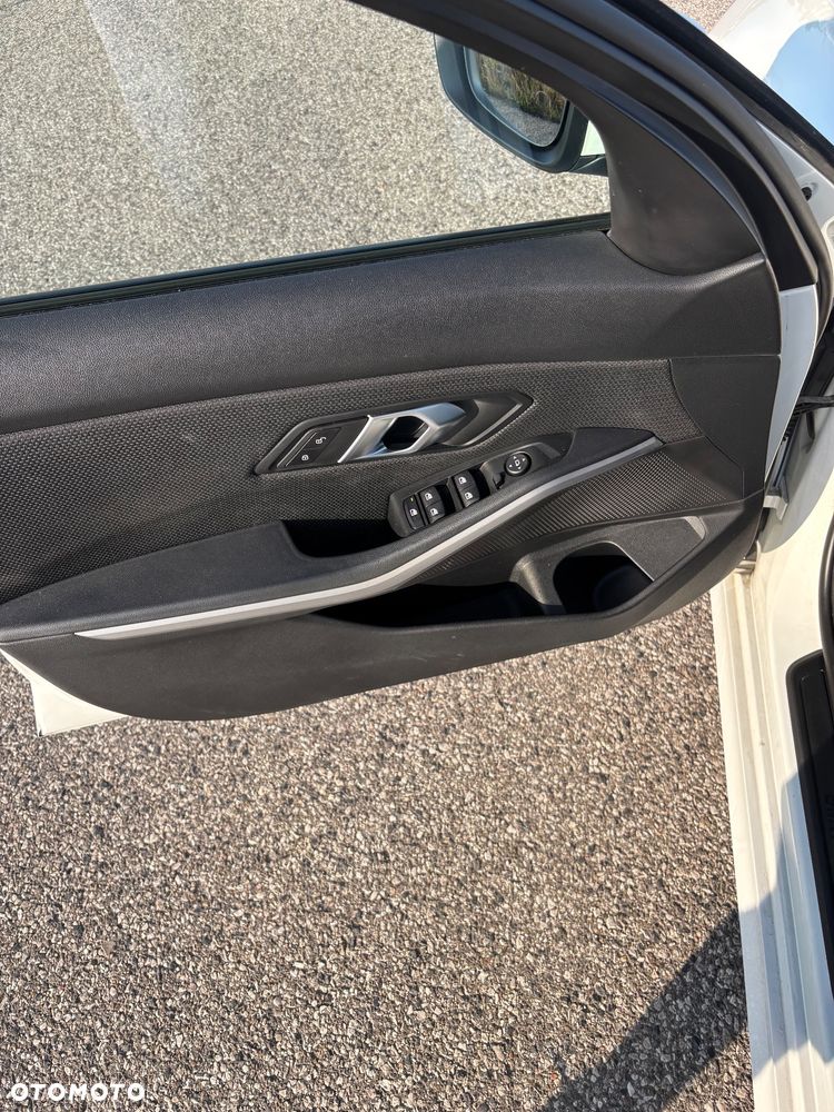 BMW Seria 3 318i Advantage - 18