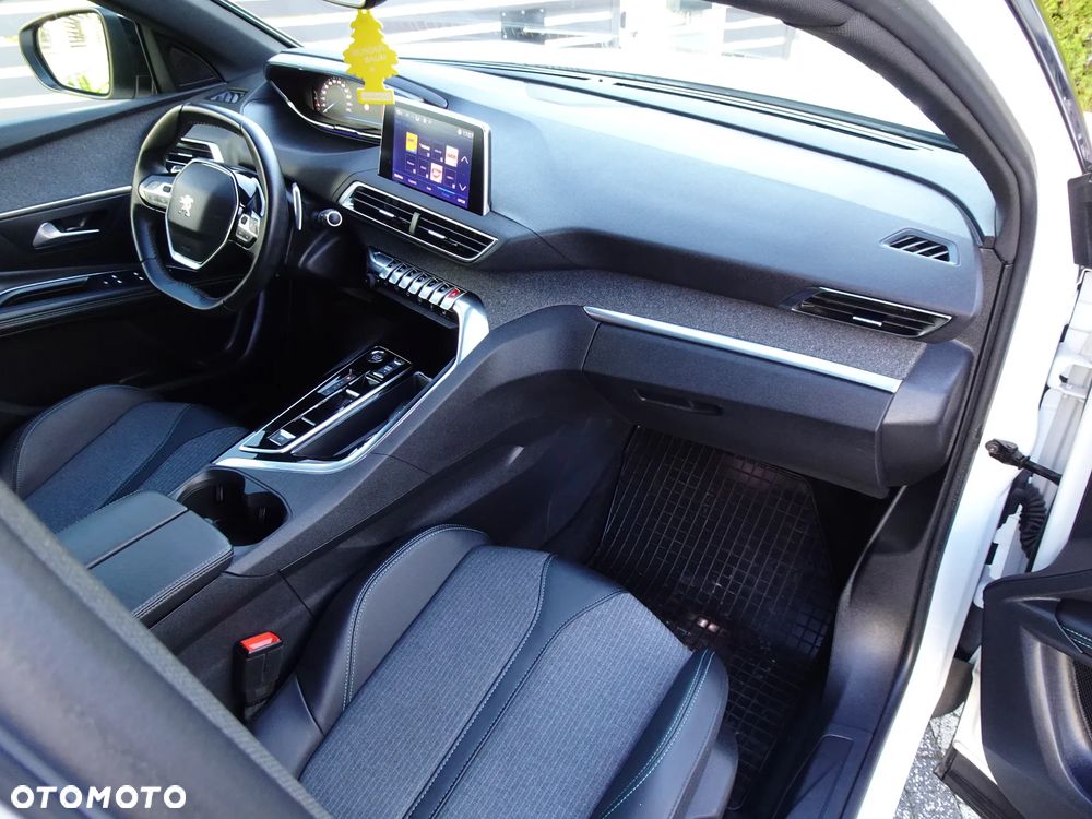 Peugeot 3008 1.5 BlueHDi Allure Pack S&S EAT8 - 17