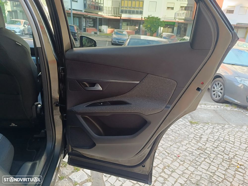 Peugeot 3008 PureTech 130 Stop & Start GPF EAT8 Active Business-Pack - 36