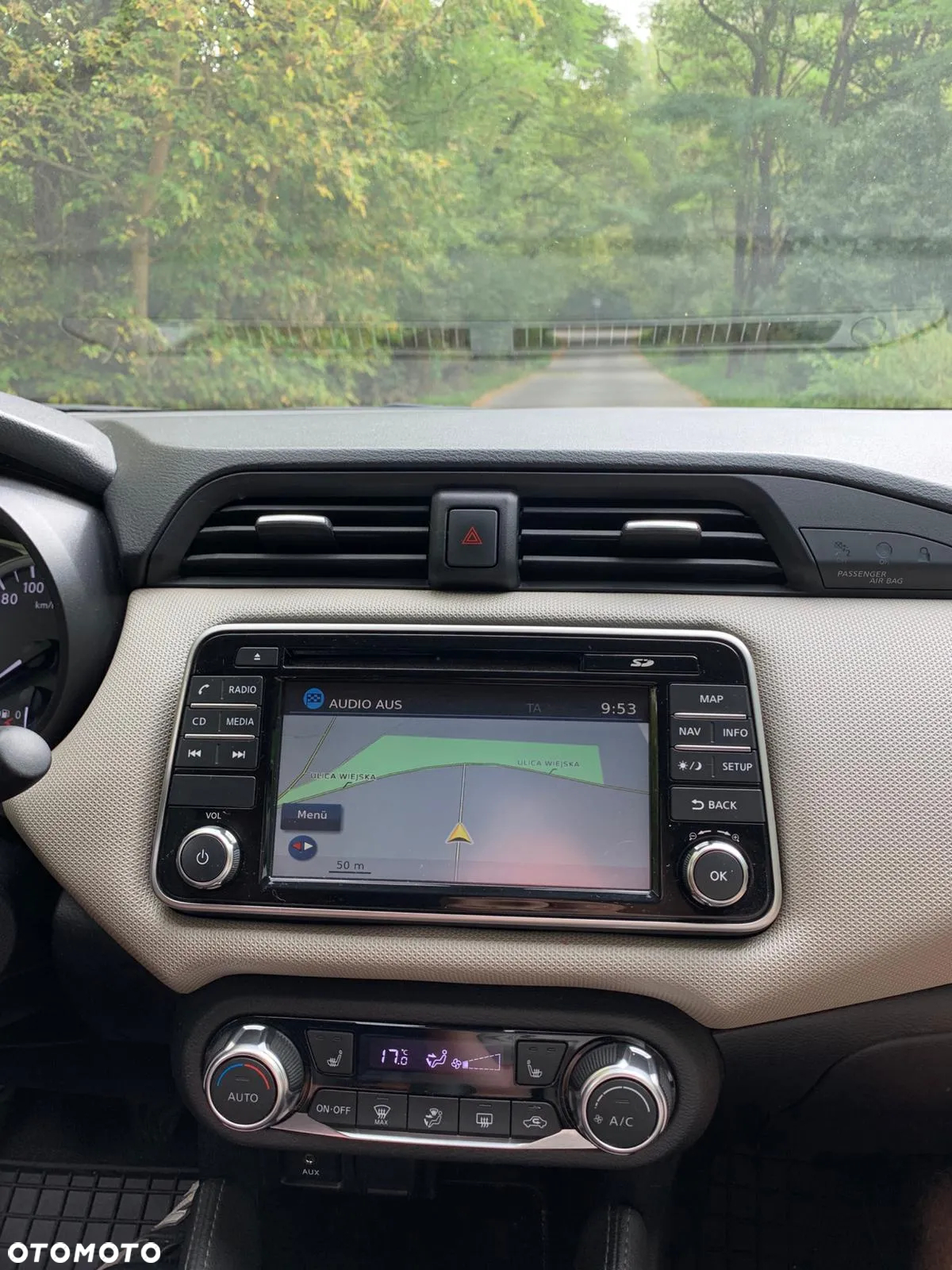 Nissan Micra 1.0 Visia Plus - 9