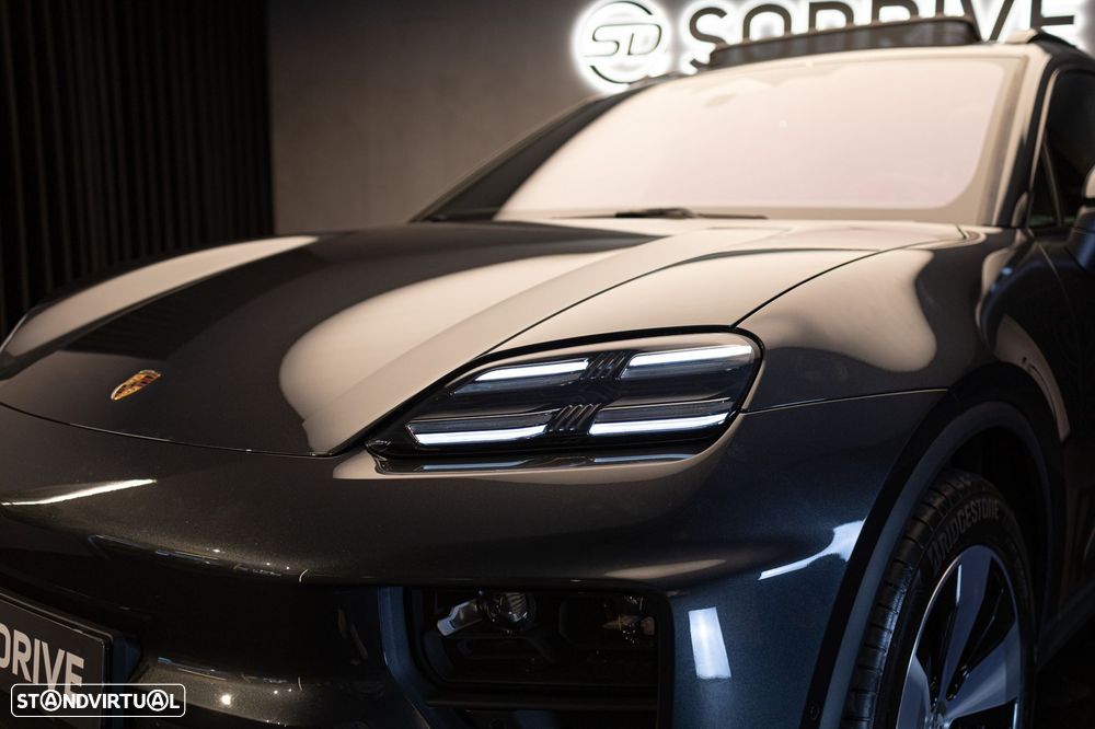 Porsche Macan Electric 4 - 6