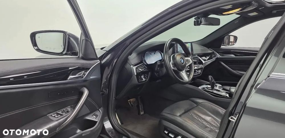 BMW Seria 5 530i xDrive M Sport Edition - 9