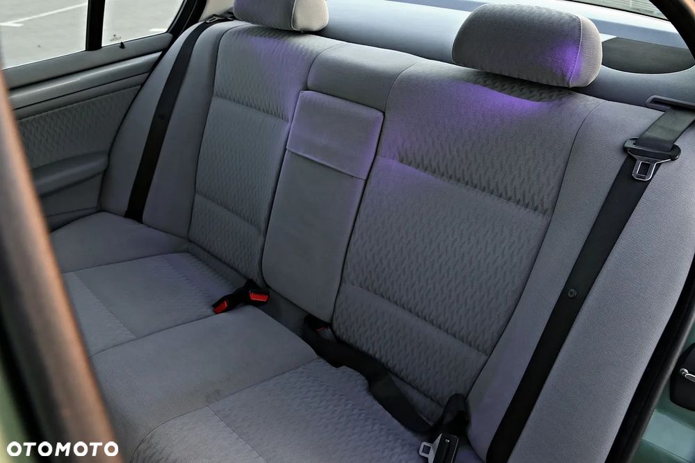 BMW Seria 3 320i - 37