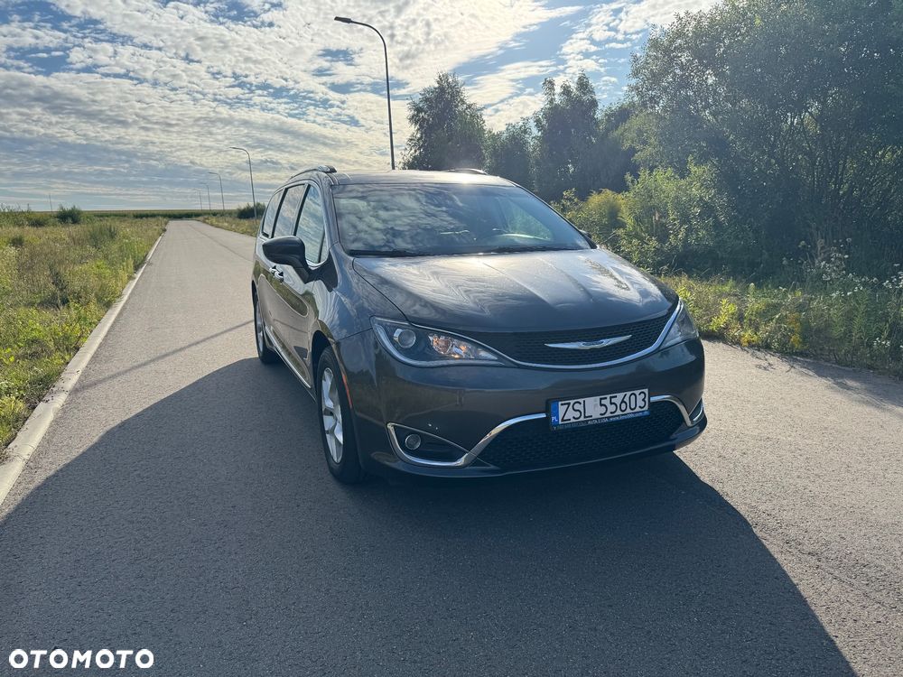 Chrysler Pacifica - 20