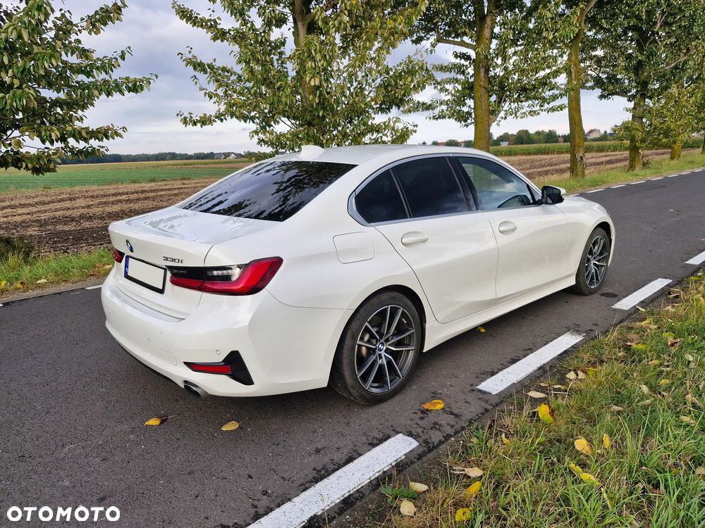 BMW Seria 3 330i Sport Line - 10