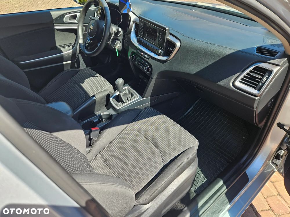 Kia Ceed - 12