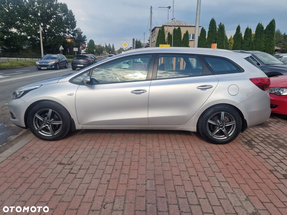 Kia Ceed - 8