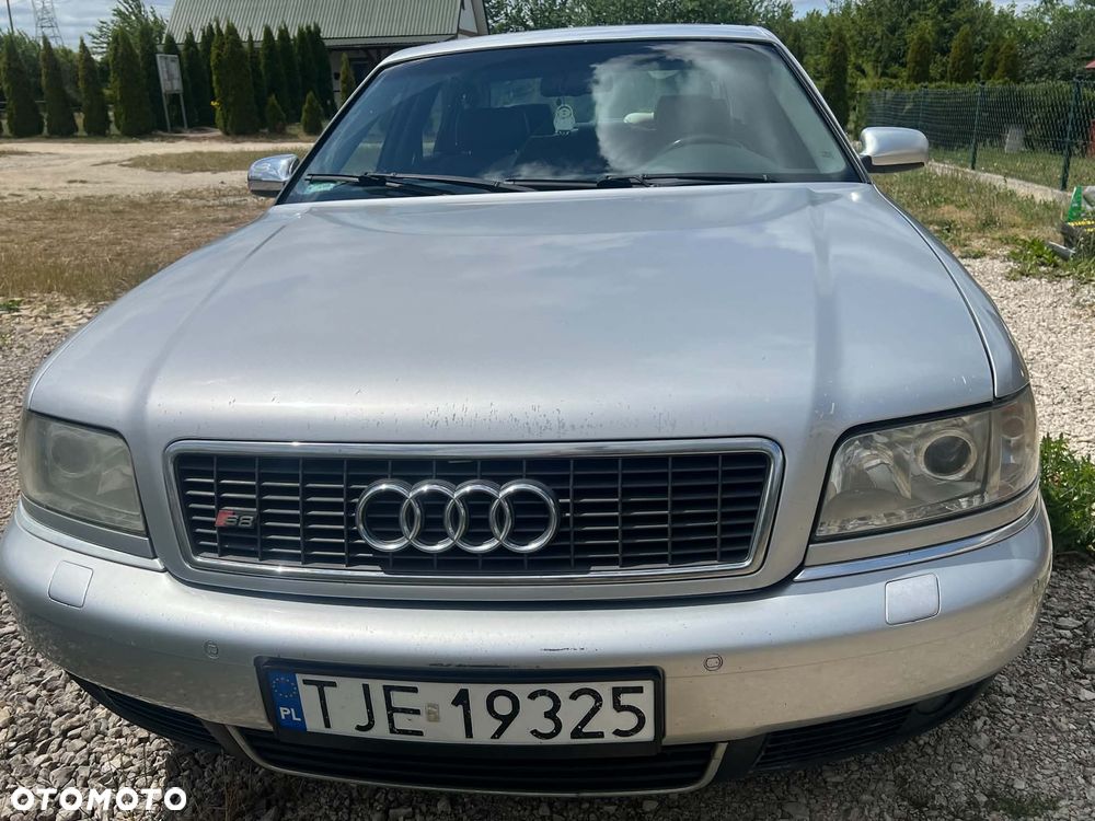 Audi S8 - 8