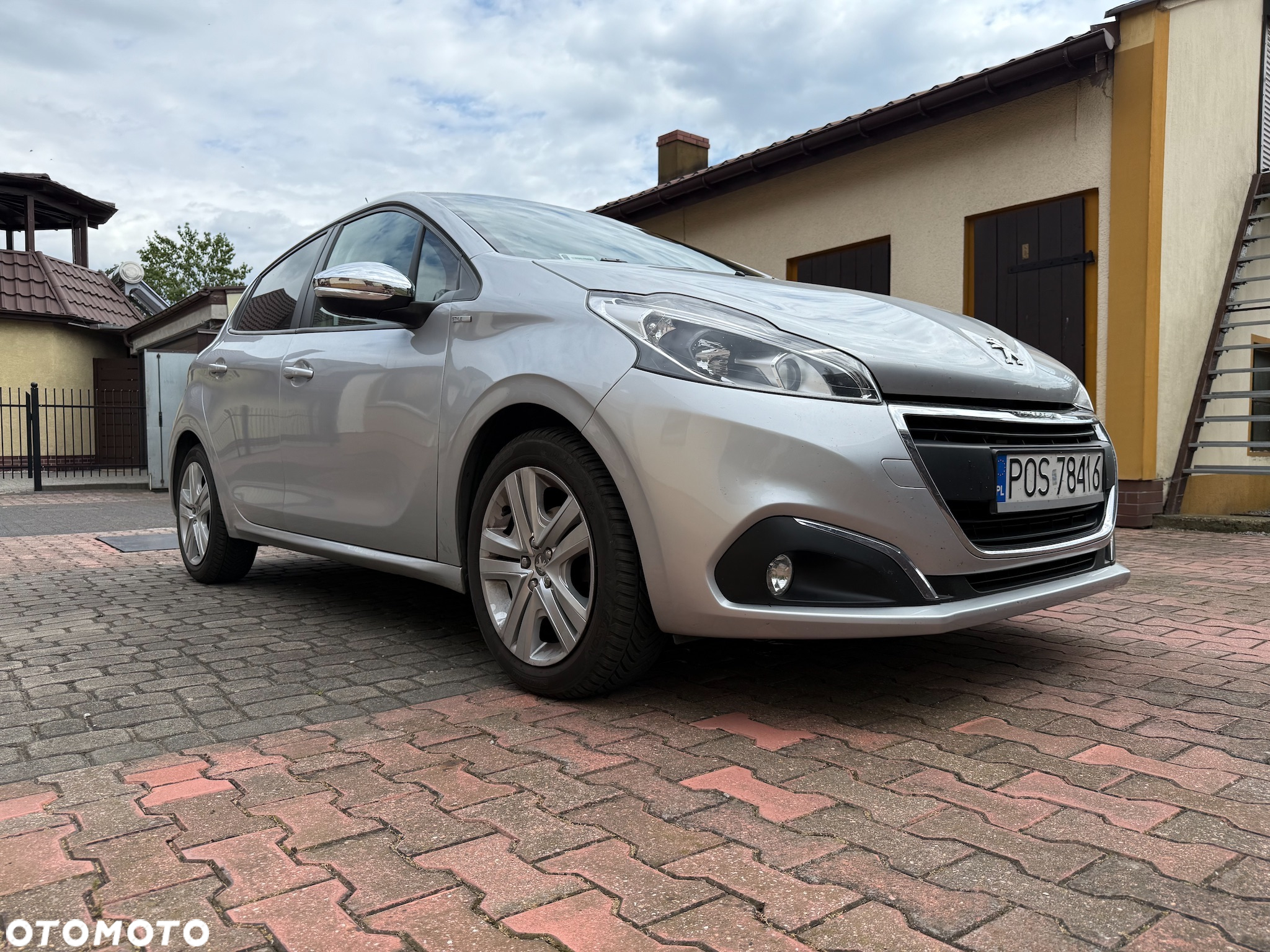 Peugeot 208 - 2