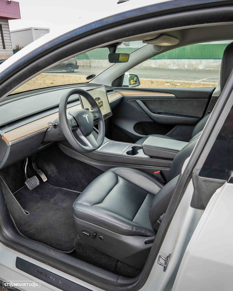Tesla Model Y Long Range Dual Motor AWD - 9