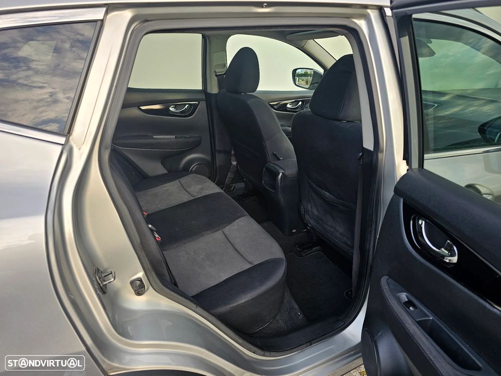 Nissan Qashqai 1.5 dCi N-Connecta 18 - 23