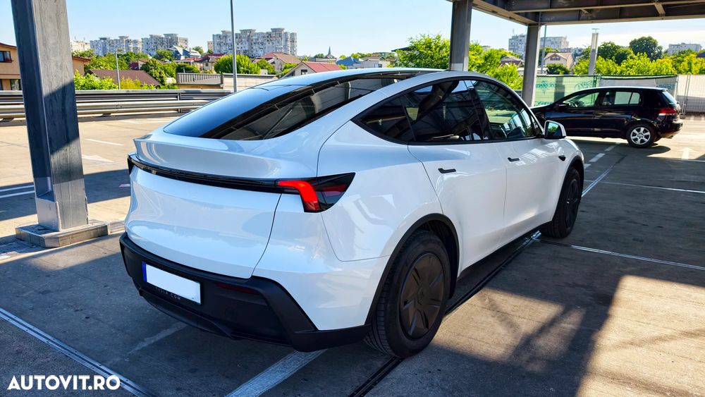 Tesla Model Y RWD Standard - 3