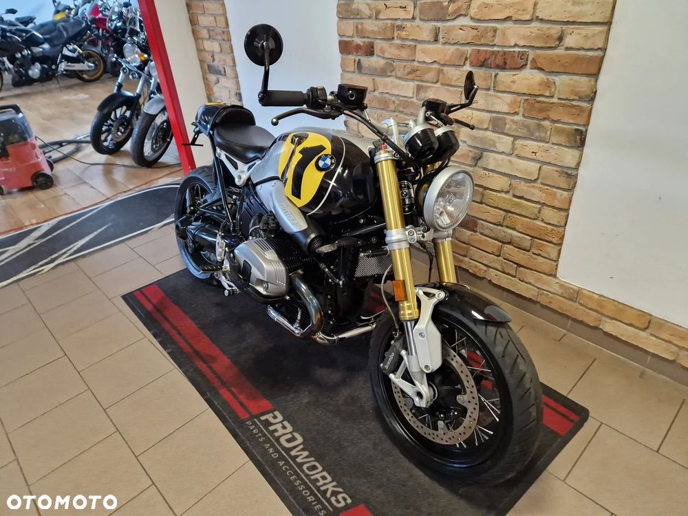 BMW R - 1