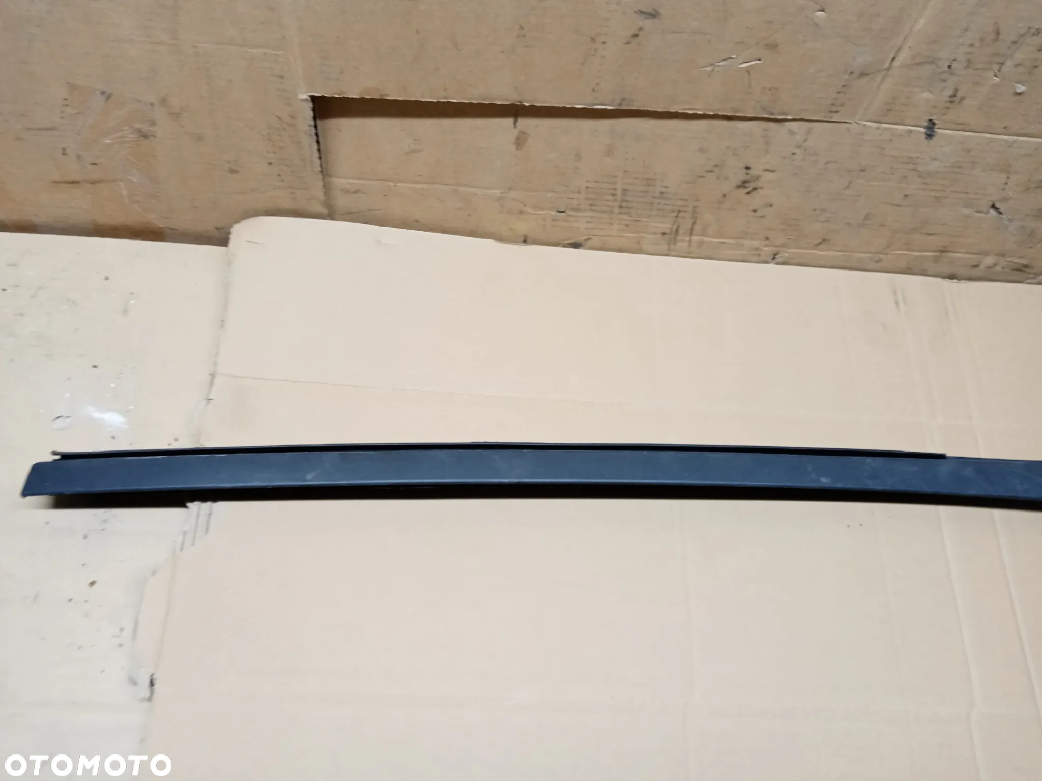 Listwa szyby czołowej lewy przód Renault Clio III 8200699926 - 2