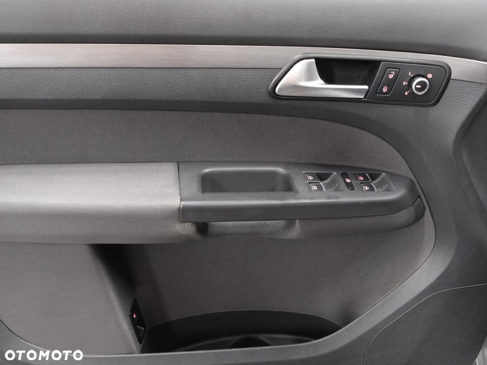Volkswagen Touran 1.6 TDI DPF BlueMotion Technology DSG Comfortline - 19