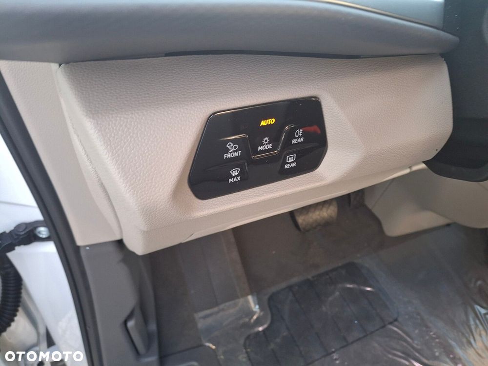 Volkswagen Multivan - 19